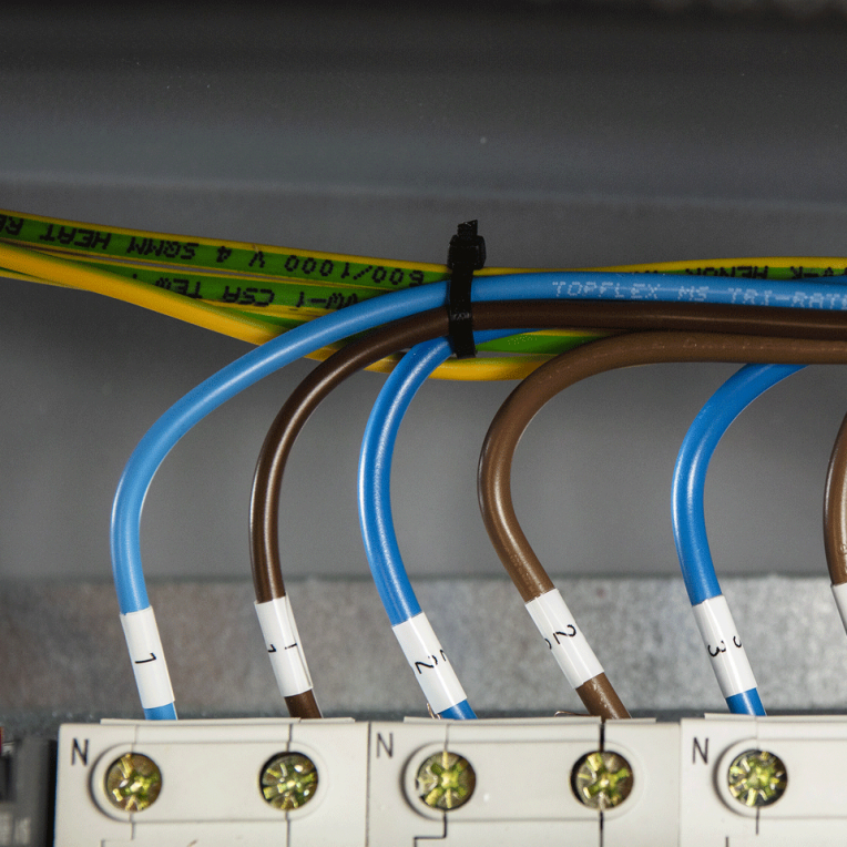 ROTULADORA ELECTRONICA BROTHER PT-E560BTSP - detalle