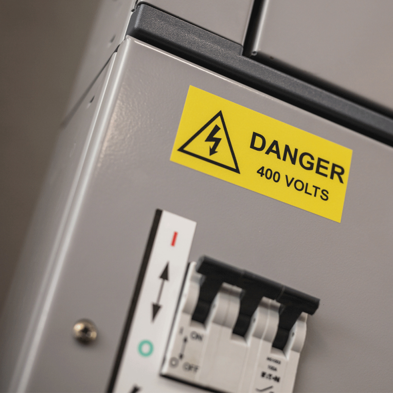 ROTULADORA ELECTRONICA BROTHER PT-E560BTVP - detalle