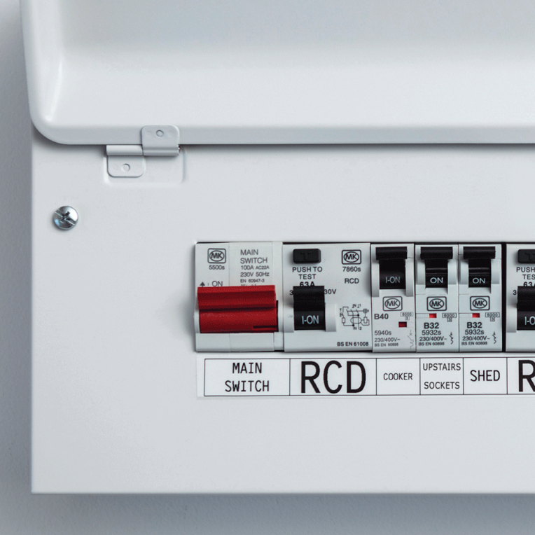 ROTULADORA ELECTRONICA BROTHER PT-E560BTVP - detalle