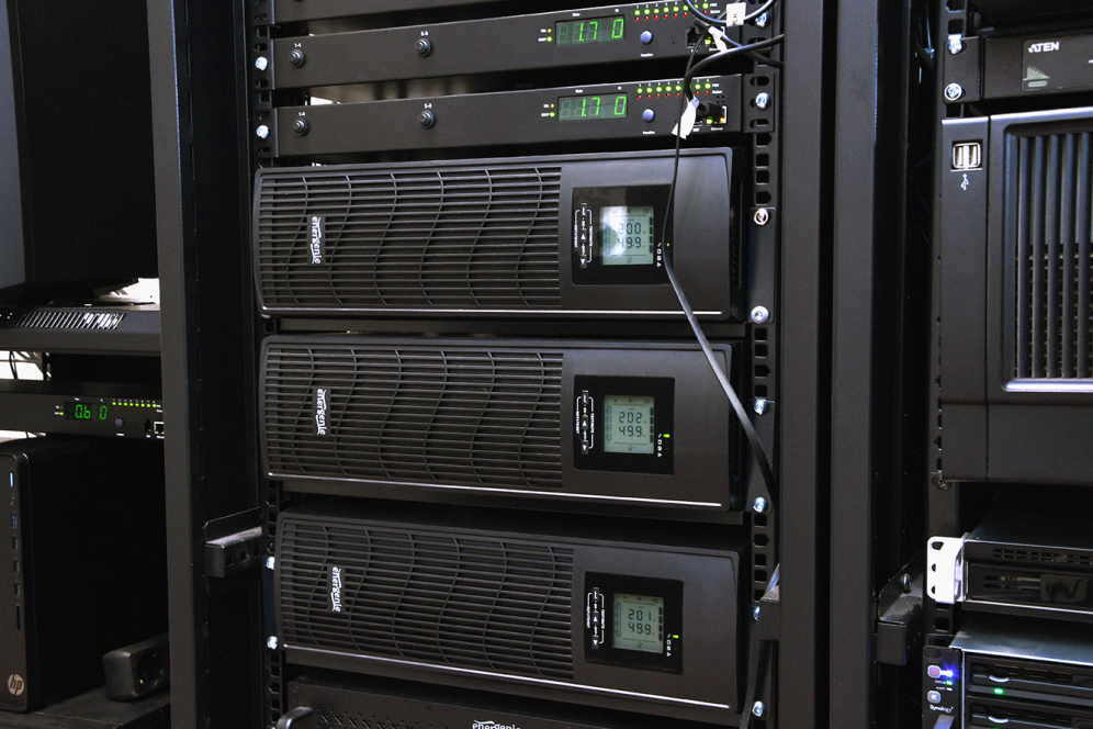 SAI GEMBIRD PARA RACK 2000 VA NEGRO - detalle
