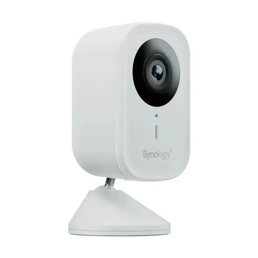 Cámara IP Synology CC400W WiFi 4MP con visión nocturna IR, resistente a la intemperie IP65 y ángulo de 125 grados.