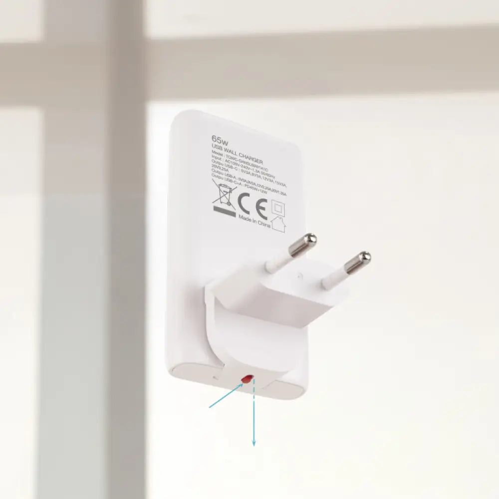 TooQ Cargador de viaje Tipo C y Tipo A. GaN 65W. USB-C/PD + USB-A/QC. Blanco - detalle