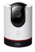 Cámara de vigilancia interior TP-Link Tapo C225 en escritorio, resolución 2560x1440 píxeles, con transmisión Wi-Fi de 4GHz