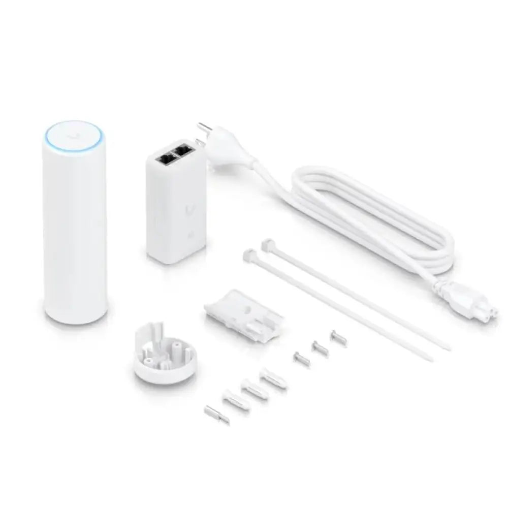 Punto de acceso Ubiquiti U6-Mesh WiFi6 con PoE, 4x4, IPX5, puerto Gigabit, diseñado para redes inalámbricas robustas.